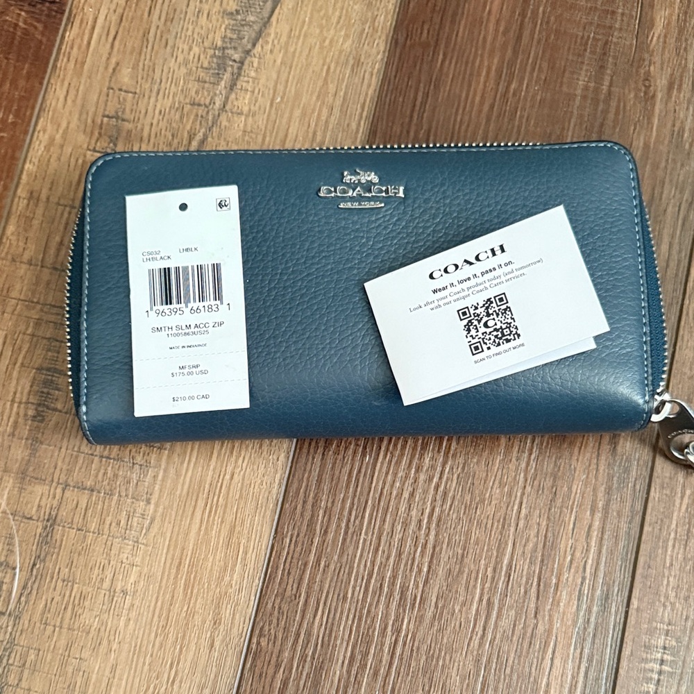 Coach Leather Wallet - Picture 8 of 8